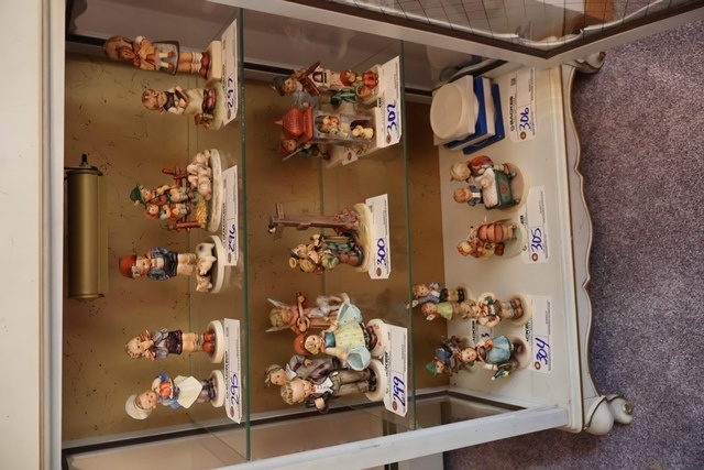 Item Image for Hummels/Goebel - Barbie - Princess Diana - Furniture