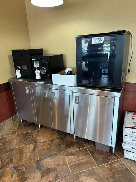 Item Image for Walk-In cooler, Middleby PS670 Pizza ovens, 60 qt. Mixer Auction