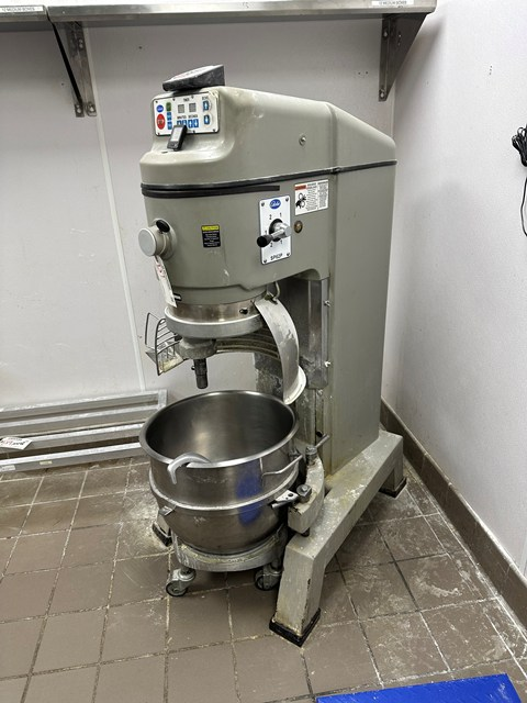 Item Image for Walk-In cooler, Middleby PS670 Pizza ovens, 60 qt. Mixer Auction
