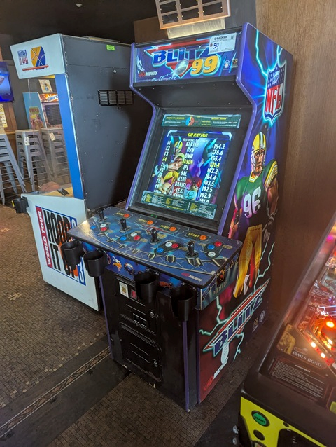 Item Image for 13 Pinball - 30 Arcade & Games of Chance