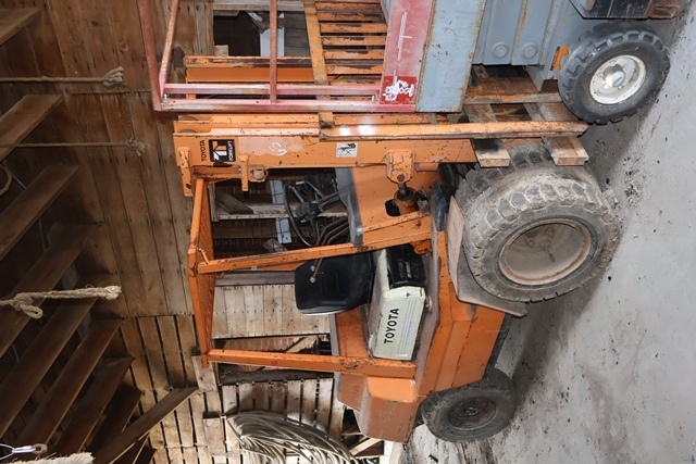 Item Image for Fork Lift, Trailers, Pallet Racking, Shop Equipment, Hand & Power Tools