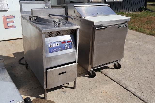 Item Image for 3 to 4 Ice Cream machines - pizza restaurant