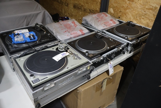 Item Image for Most of this is show room clean equipment