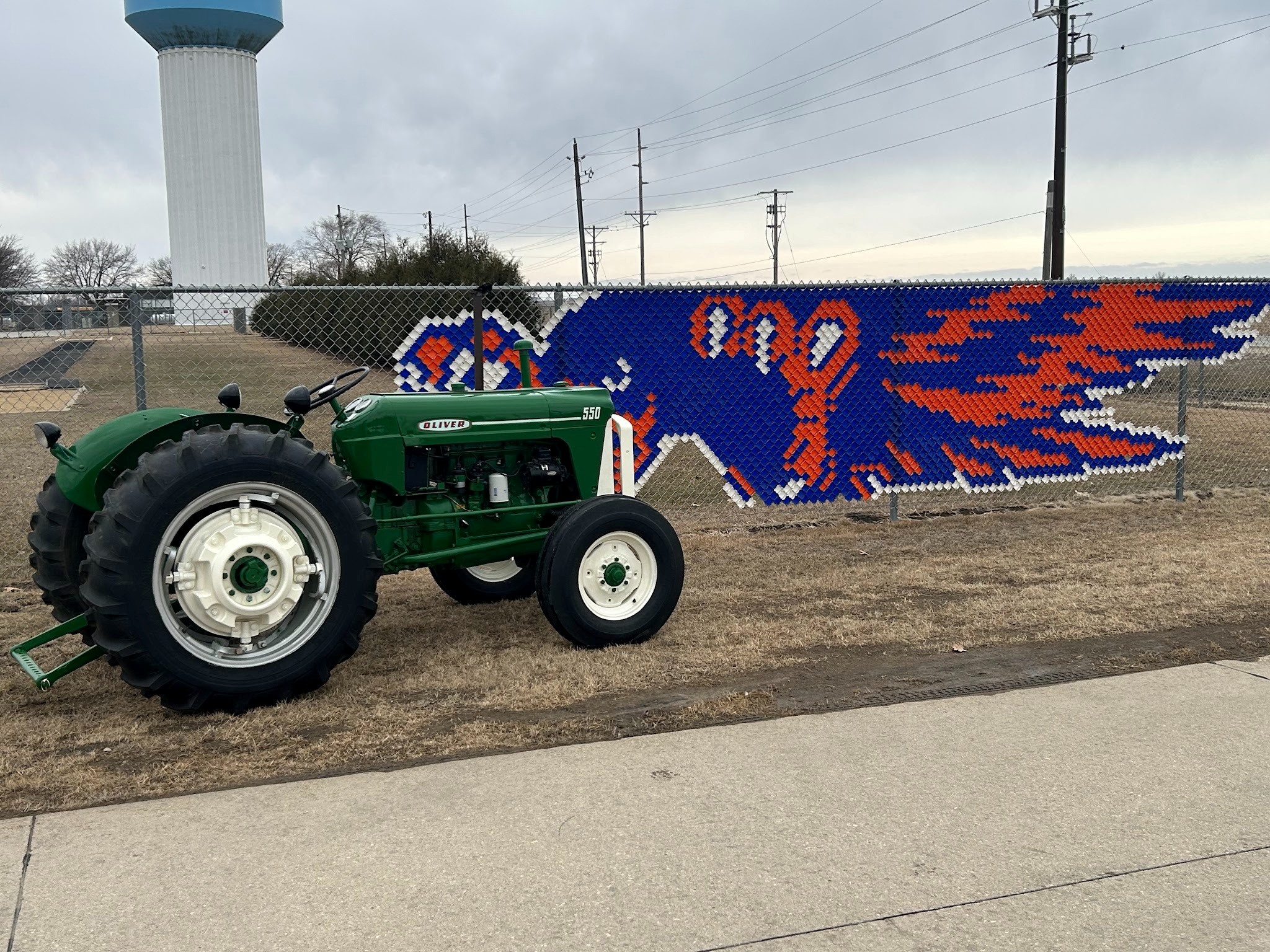 Item Image for Oliver 550 Tractor