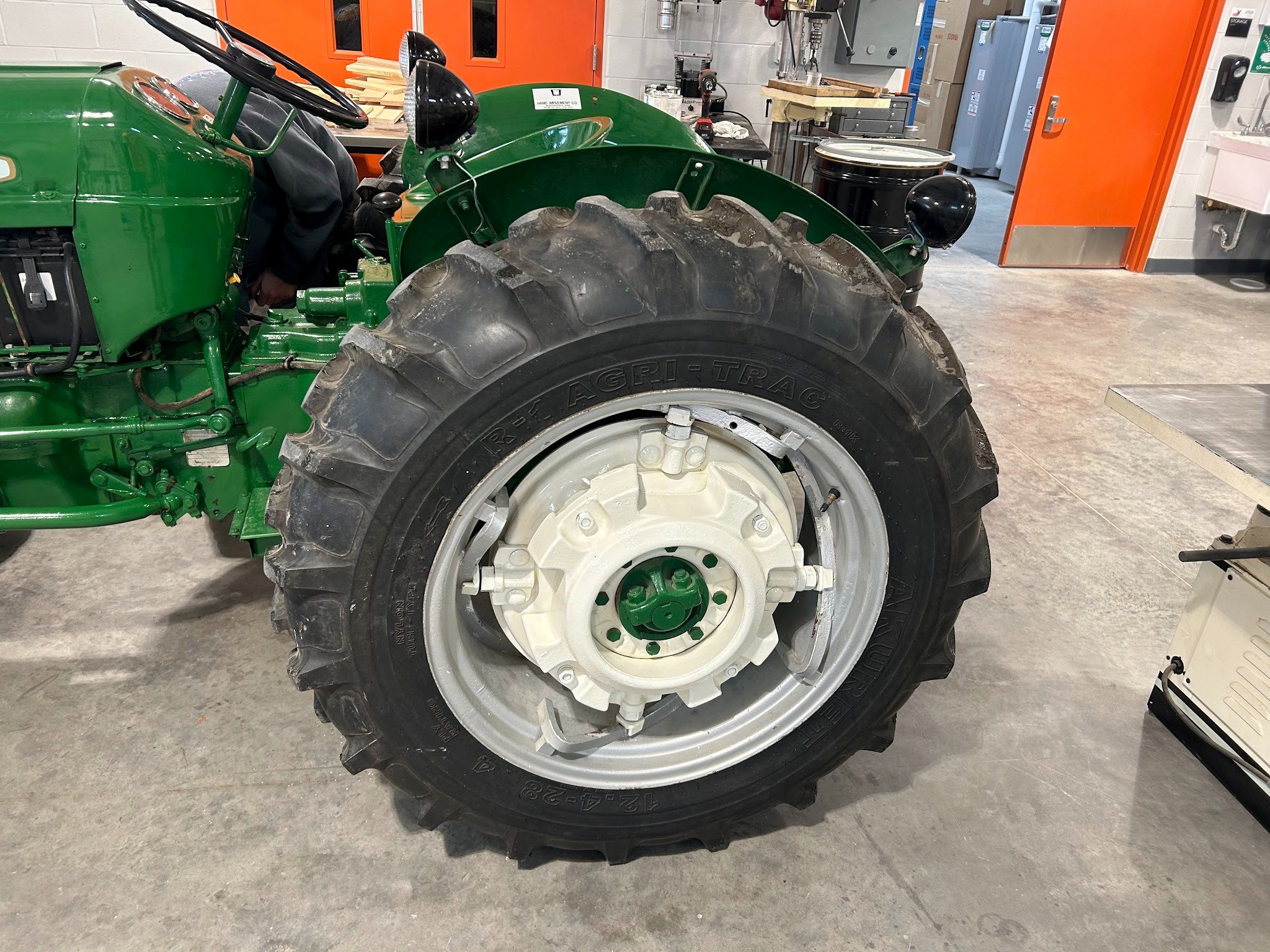 Item Image for Oliver 550 Tractor