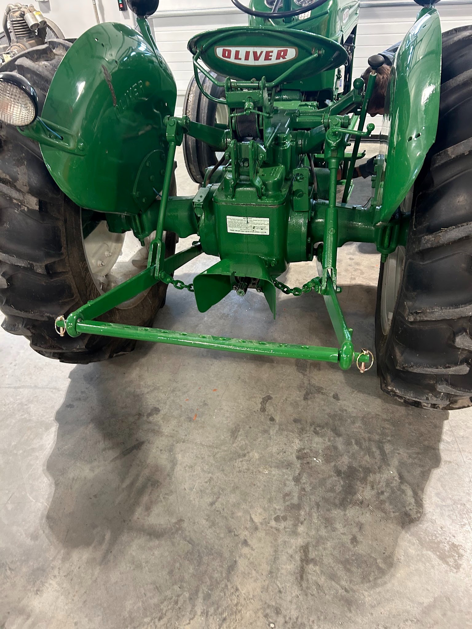 Item Image for Oliver 550 Tractor