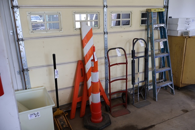 Item Image for Genie Lift - Excavator - Shop Equipment & Tools - Pallet Racking & More