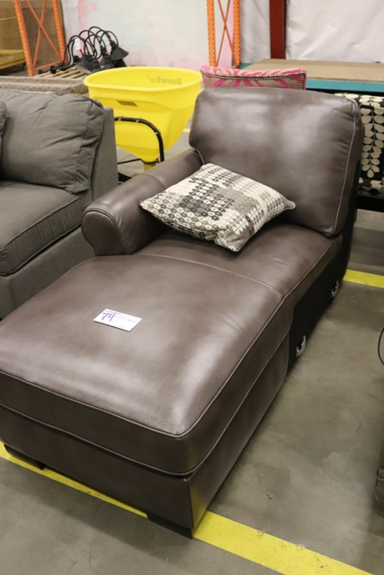 Auction Details Backes Auctioneers Auction Details Backes Auctioneers, Art Van Furniture Leather Sofas