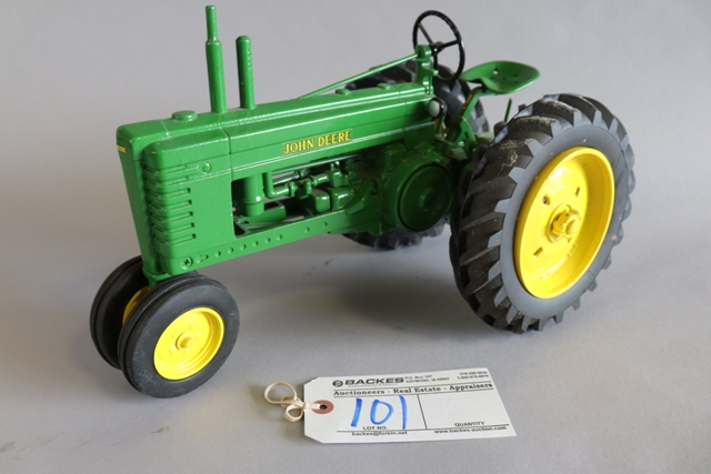 INTERNATIONAL-FARMALL 650 TRACTOR WALL CLOCK-JOHN DEERE 