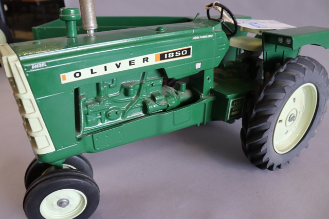 NIB Details about   Oliver Model Super 44 Toy Tractor "1989 Toy Tractor Times" 1/16 Scale 