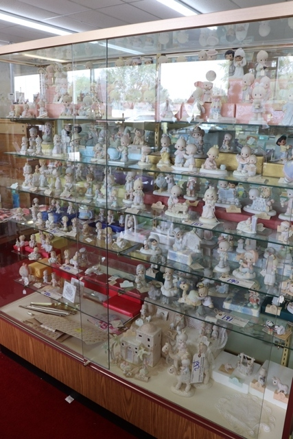 Precious moments discount display case