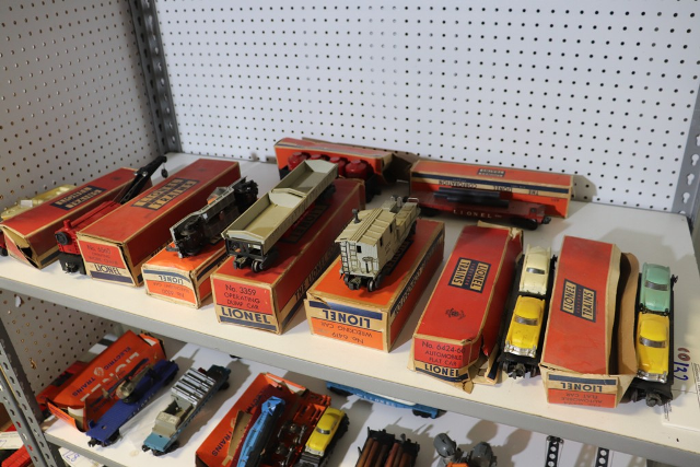 Sold at Auction: Life Like HO scale trains in boxes