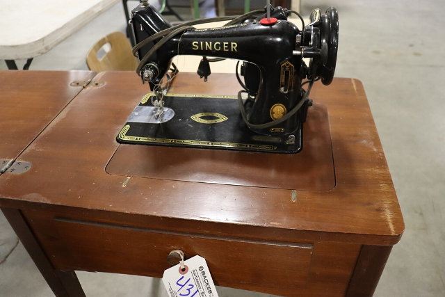 Lot Of Singer Sewing Machine Oil Auction