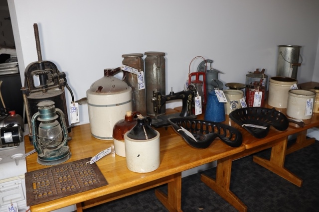Item Image for Selling just the antiques and collectibles