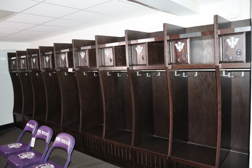 Item Image for Shop - Vehicles - Old Gym/Baseball/Football Lockers - 2005 Dormitory