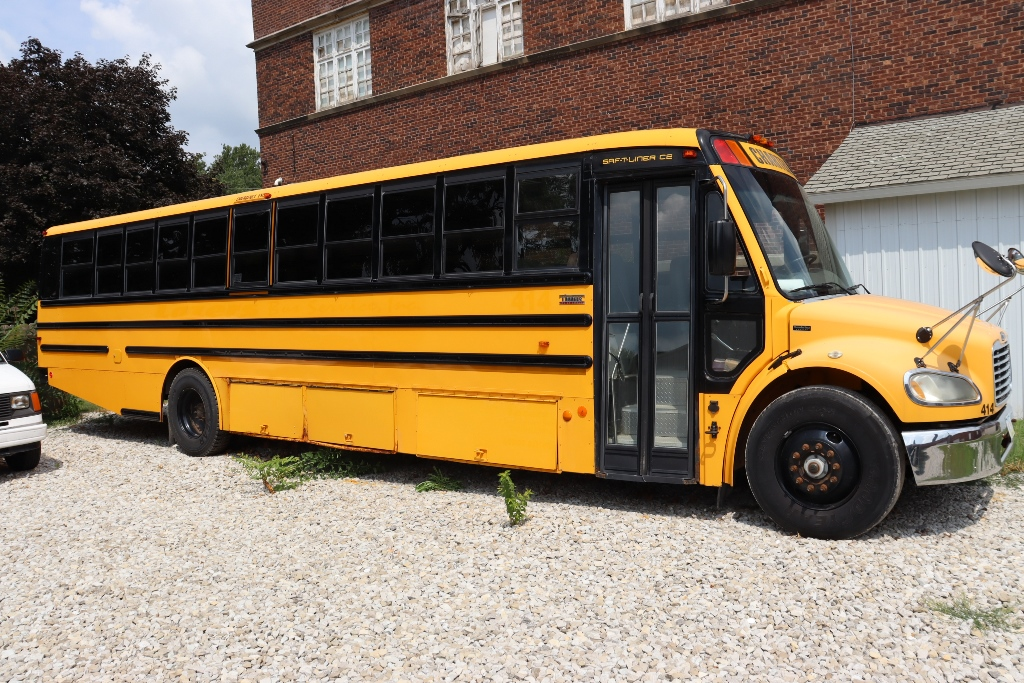 Item Image for Shop - Vehicles - Old Gym/Baseball/Football Lockers - 2005 Dormitory