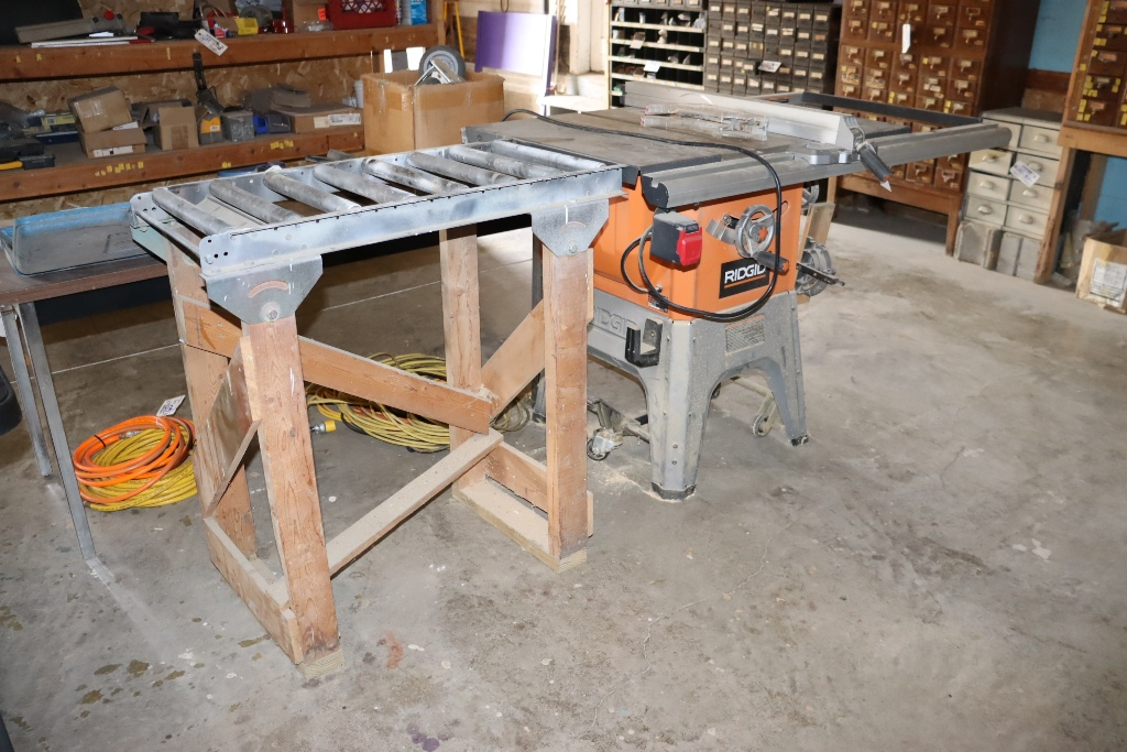 Item Image for Shop - Vehicles - Old Gym/Baseball/Football Lockers - 2005 Dormitory