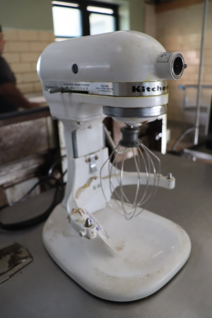 Sold at Auction: KitchenAid Heavy Duty Stand Mixer K5SS