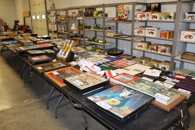 Item Image for Viewing: Wednesday, Nov 29th from 4 PM to 7 PM and Nov 30th from 9 AM to 4 PM